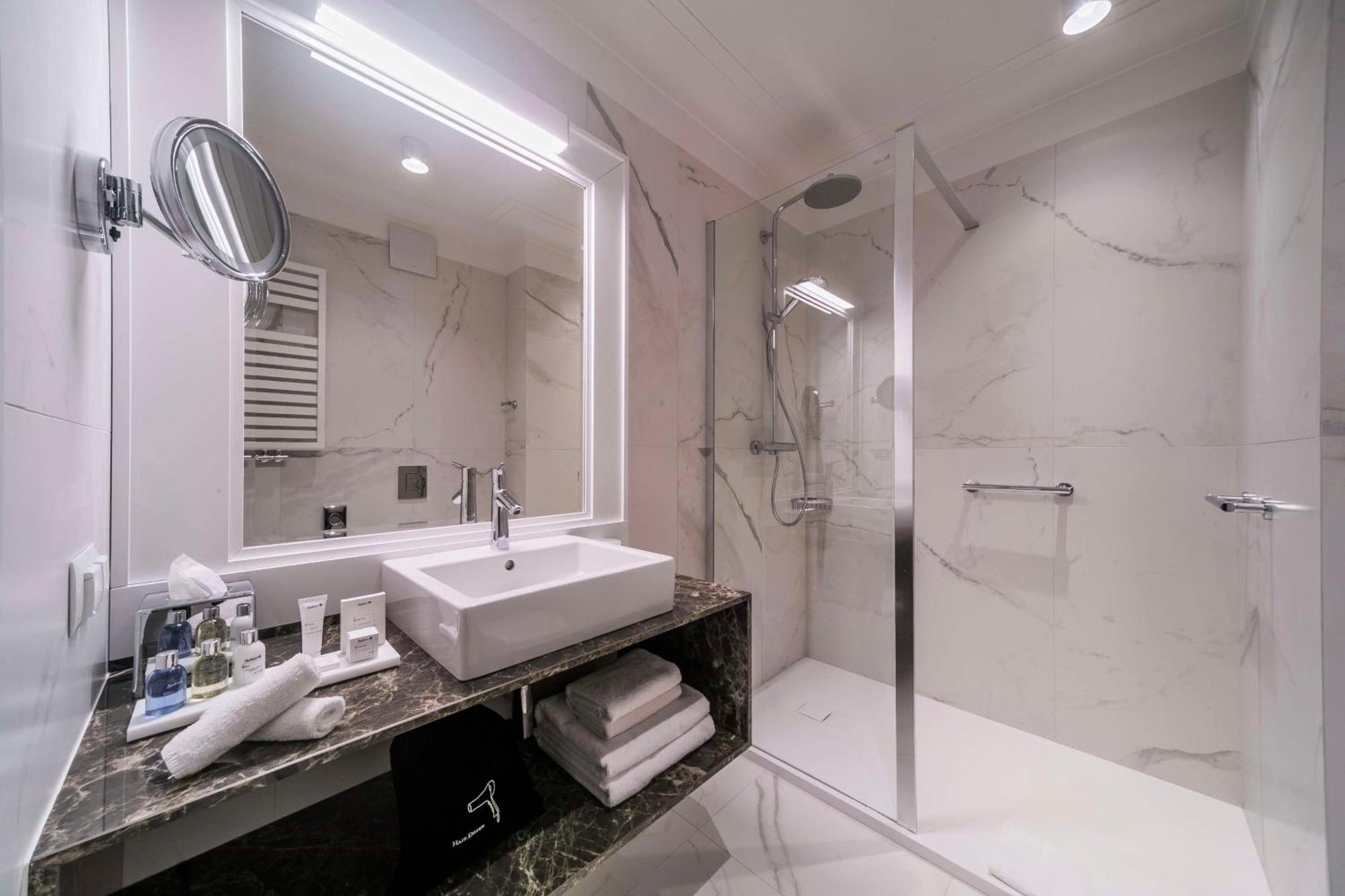 Junior Suite,1533114589:JPEG