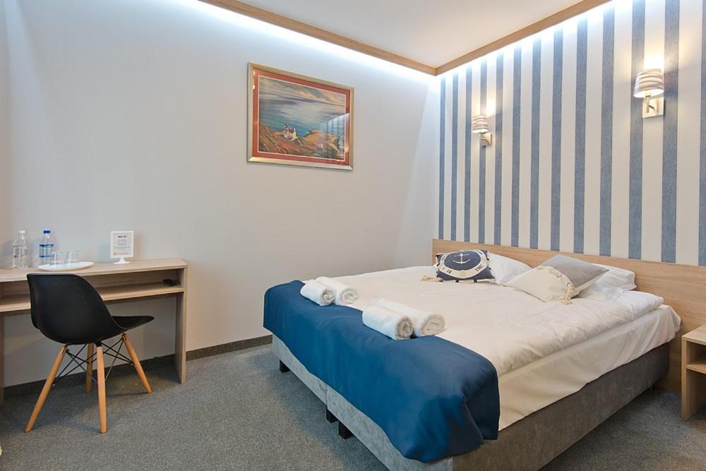 Double or Twin Room Private Bathroom