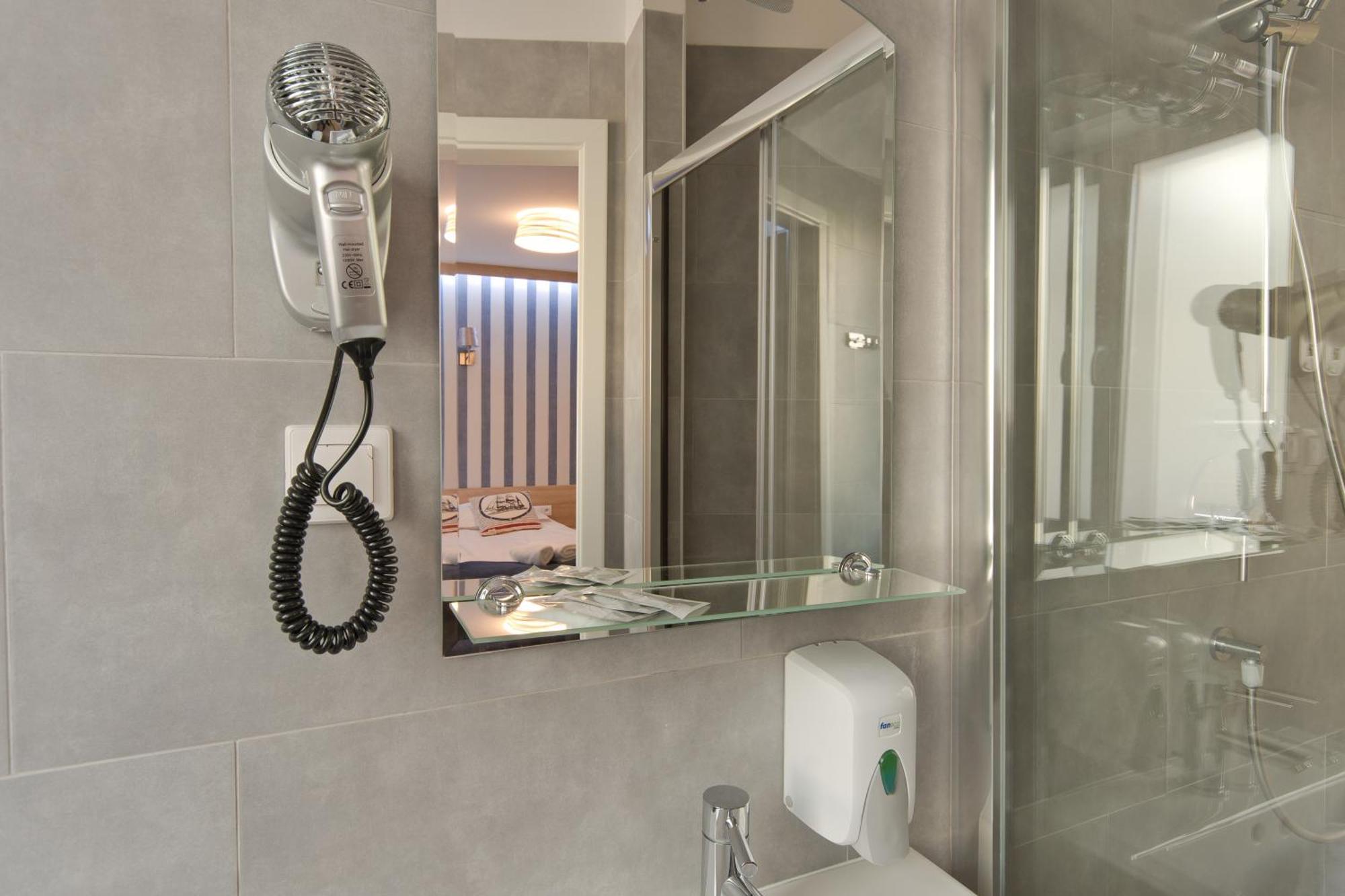 Double or Twin Room Private Bathroom