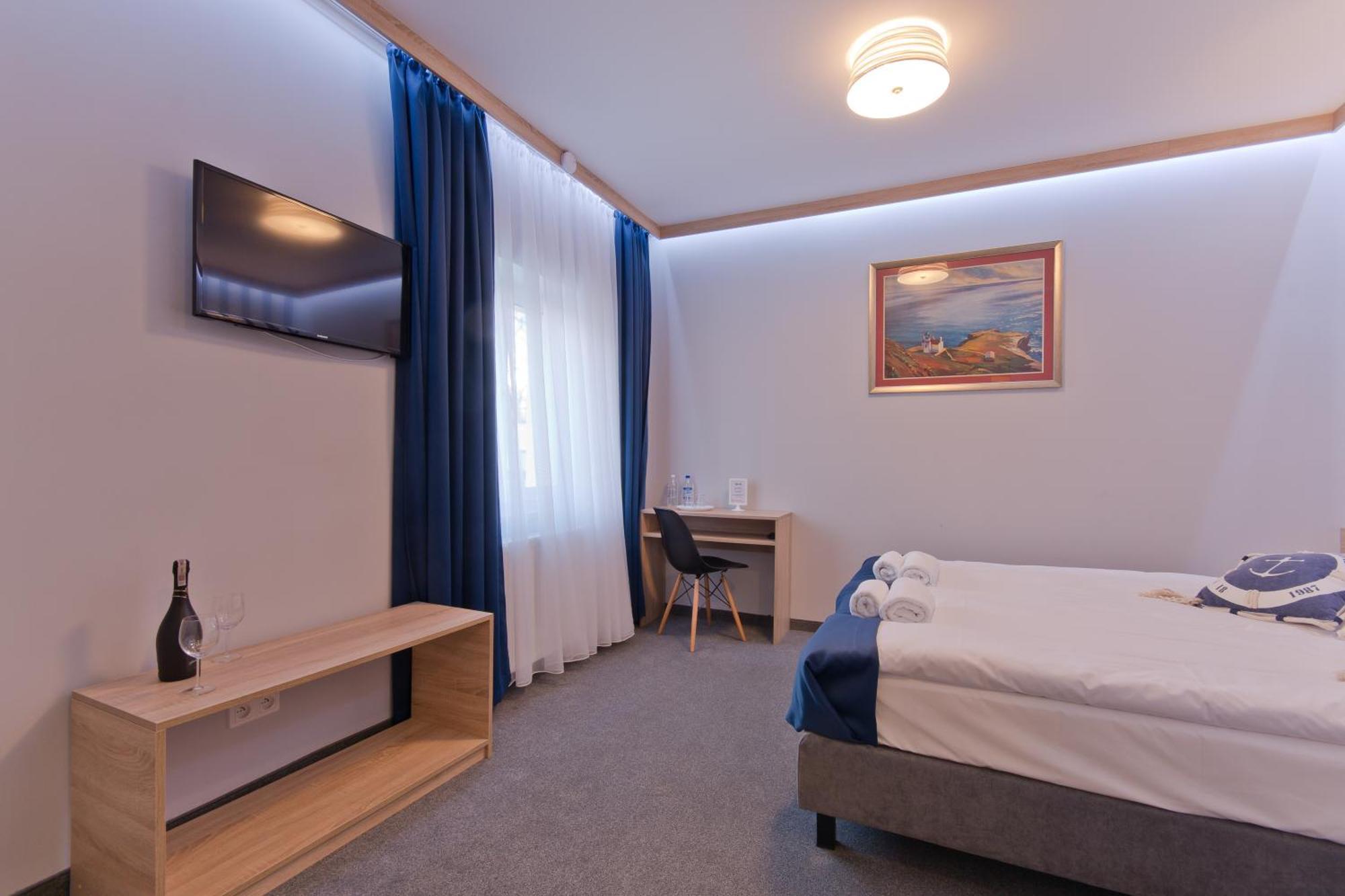 Double or Twin Room Private Bathroom